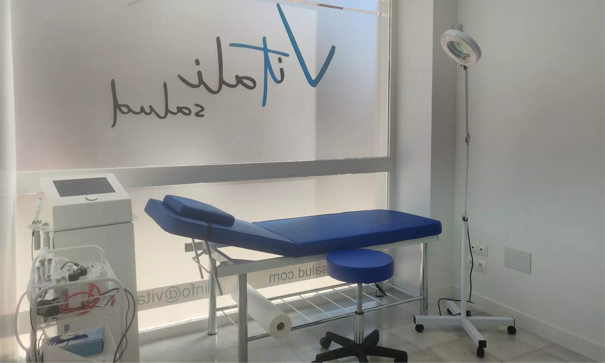 Piel cuidada con tecnología puntera: higiene facial y radiofrecuencia