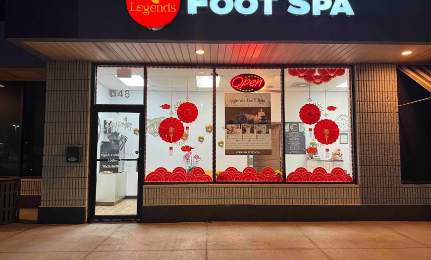 Image 5: 30-Minute Foot Reflexology w/ Sea Salt Soaking, Hot Stone, and More