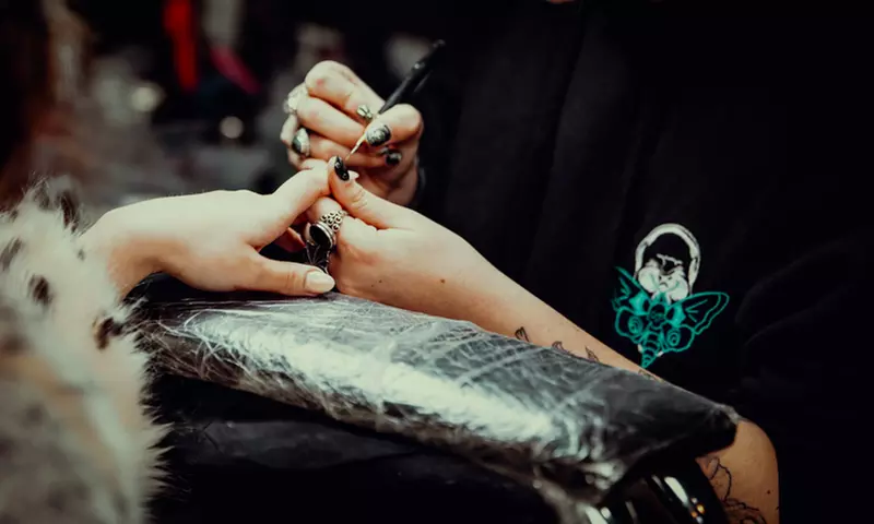 Hasta 72% de dto. en Spa/Salón de uñas - Manipedicura en Mimarte Estudio