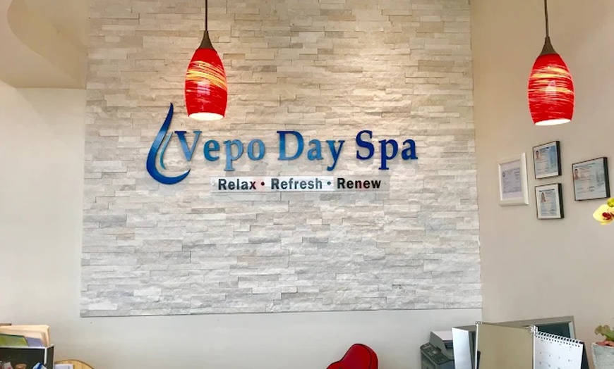 Image 2: 60-Minute Swedish or Deep-Tissue Massage or with Vepo Signature Facial
