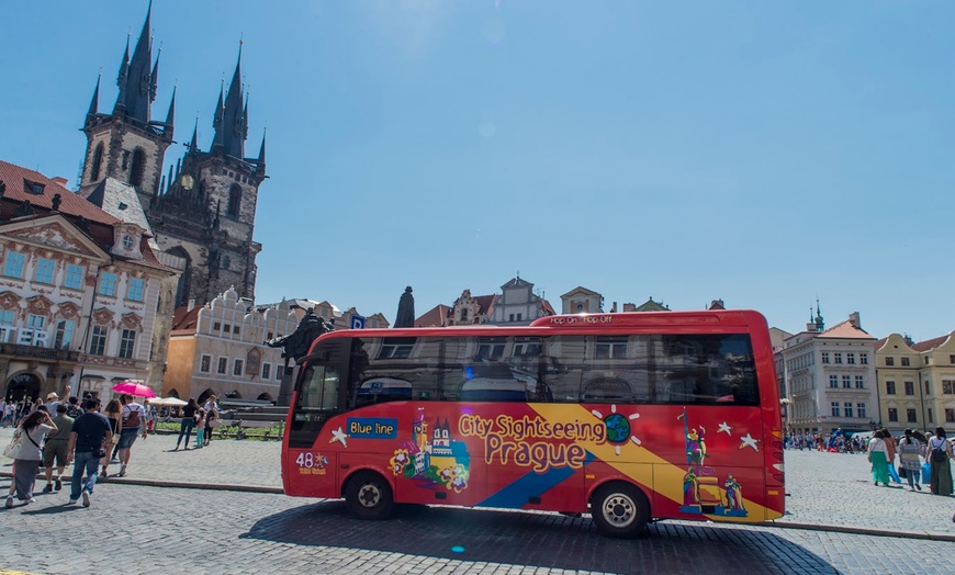 Image 9: Hop-on-Hop-off-Bustour Prag, opt. mit Bootstour 
