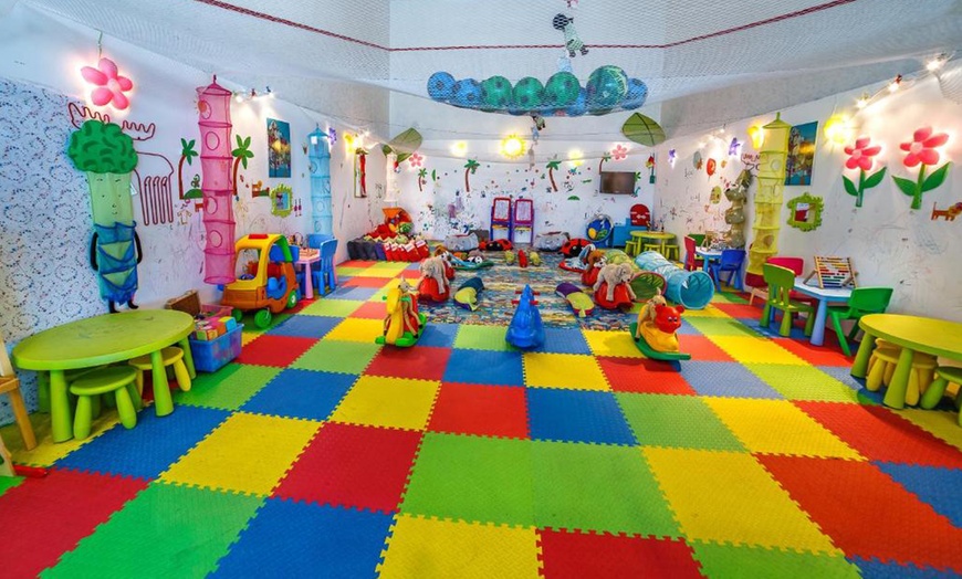 Image 10: Abu Dhabi: One Night Stay with Breakfast and Dinner