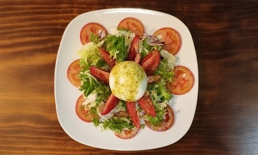 Image 13: Menú de hamburguesas con entrante, postre y bebida para 2 o 4 personas