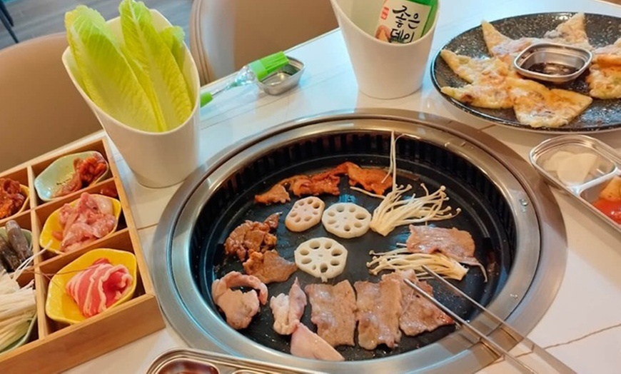 Image 2: Cocina en tu mesa: menú de barbacoa coreana para 2 o 4 personas 