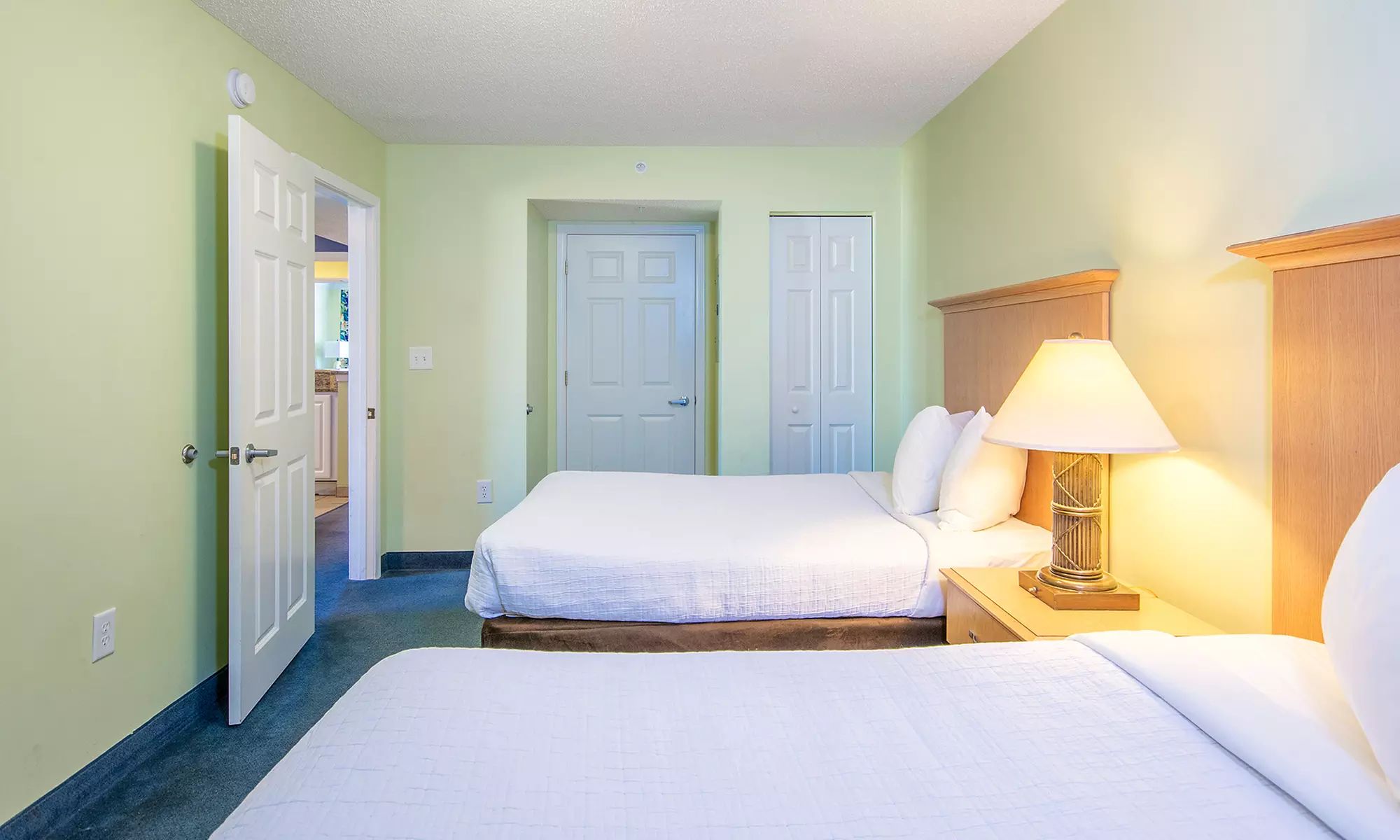 Discover Paradise Resort's Coastal Comforts
