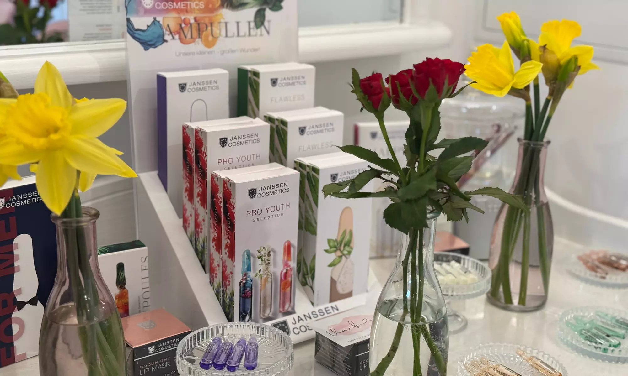 Microblading, Ombre/Powder Brows oder Kombi-Brows inkl. Nachbehandlung