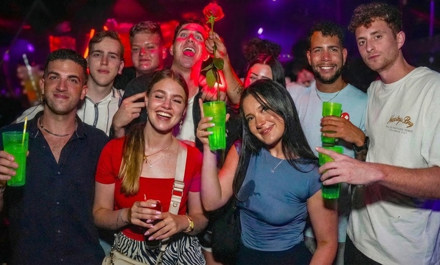 Image 2: VIP Miami Pub Crawl For 1 Guest with 3 Bars & Club Entry