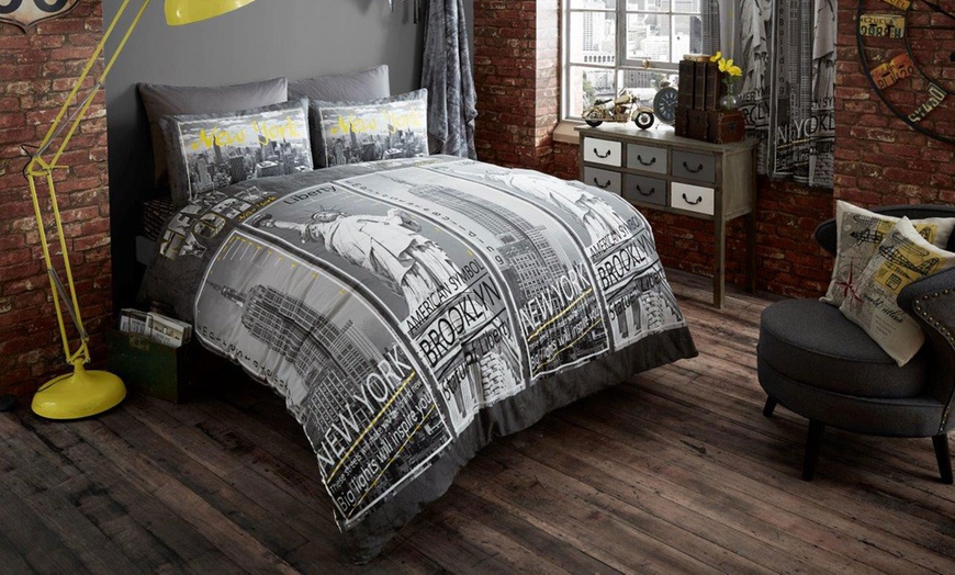 Image 2: New York-Themed Duvet Set