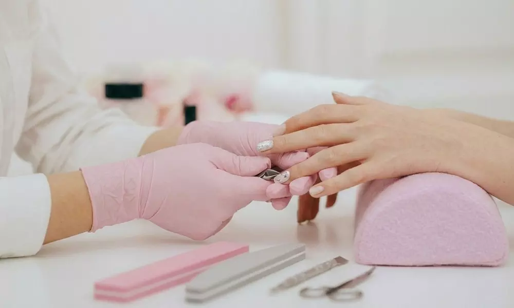 Sesión de manicura, pedicura o manipedicura clásica para 1 persona