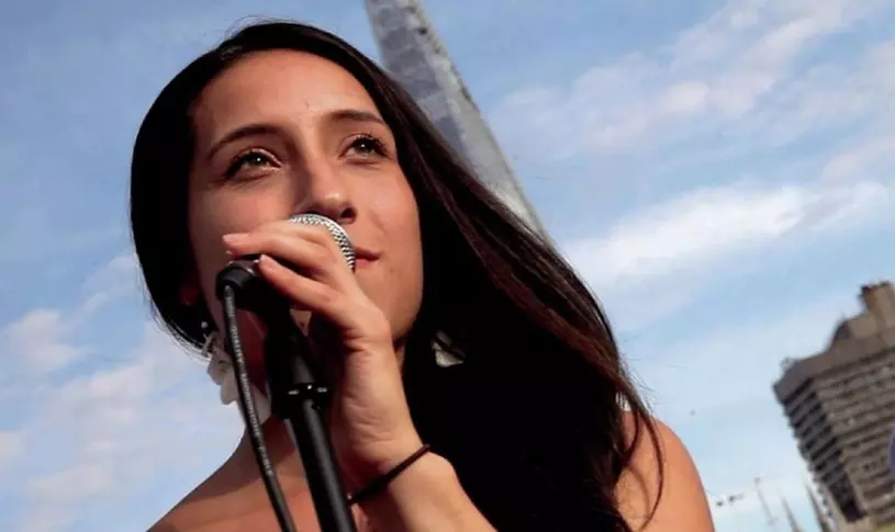 River cruise on the Thames with live music and canapés