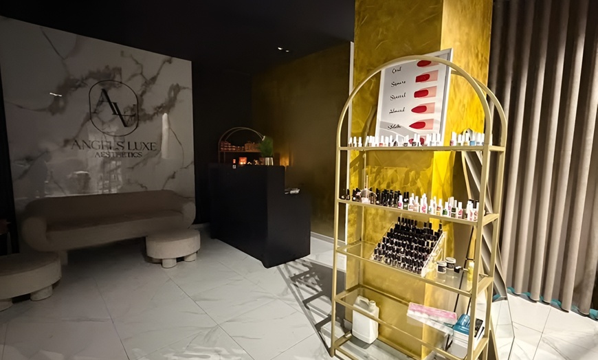 Image 8: Verstevig en verzorg je huid met een HIFU behandeling of Headspa