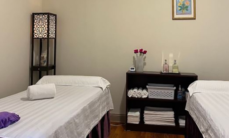 Image 3: Enjoy a 60 or 90-Min Custom Massage or Couple 60-Min Custom Massage