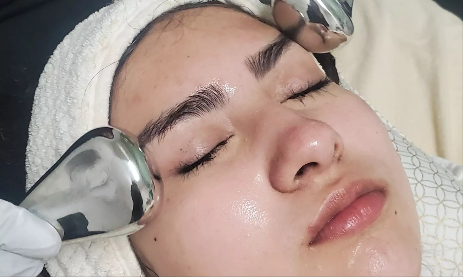 Microdermabrasion with Optional Facial Mask & Shoulder Relaxation