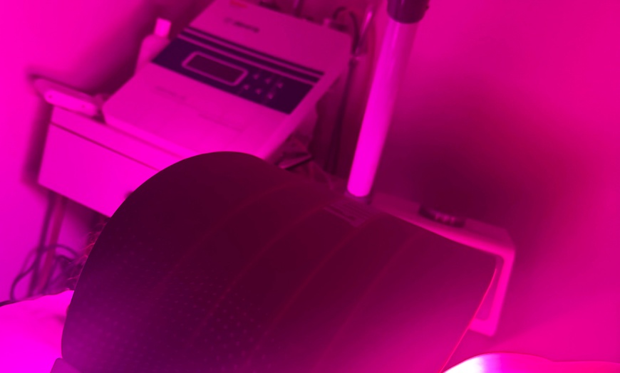 Image 4: Silk Lite Hydrodiamond Facial or Silk Deluxe Facial