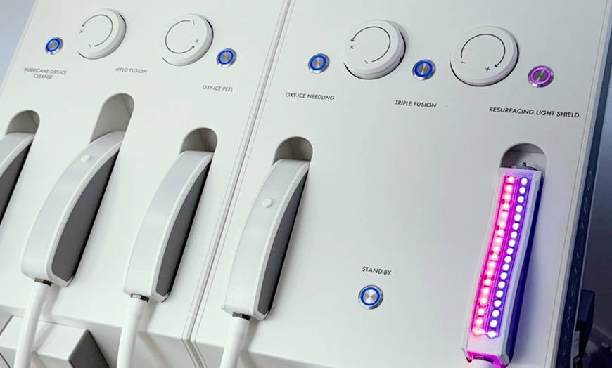 Image 3: Discover Celebrity Skincare with SKINSTORM Facials - 45, 60 or 120 Min