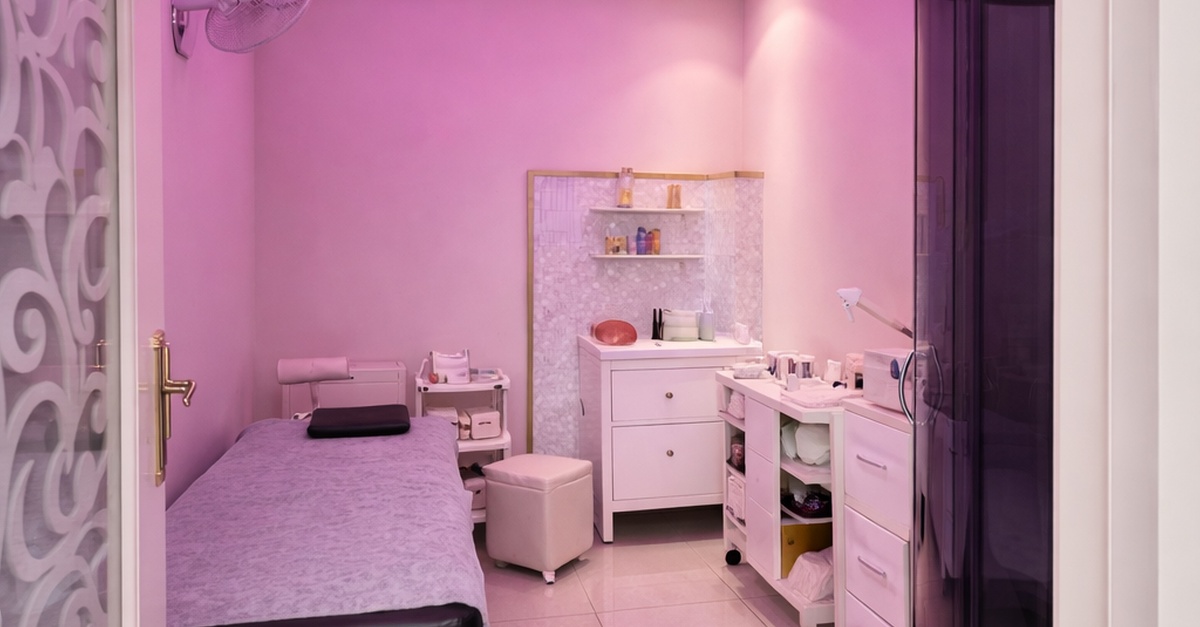 Revive Your Hair At Streaks Ladies Salon: Styling, Color & Treatment Revive Your Hair At Streaks Ladies Salon: Styling, Color & Treatment