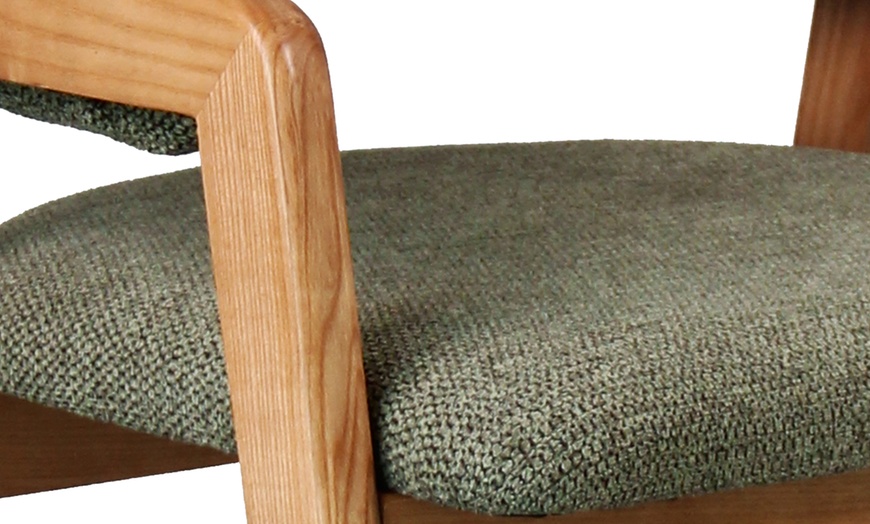 Image 29: Sillas de comedor tapizadas con patas de madera Woolden, de Doosense