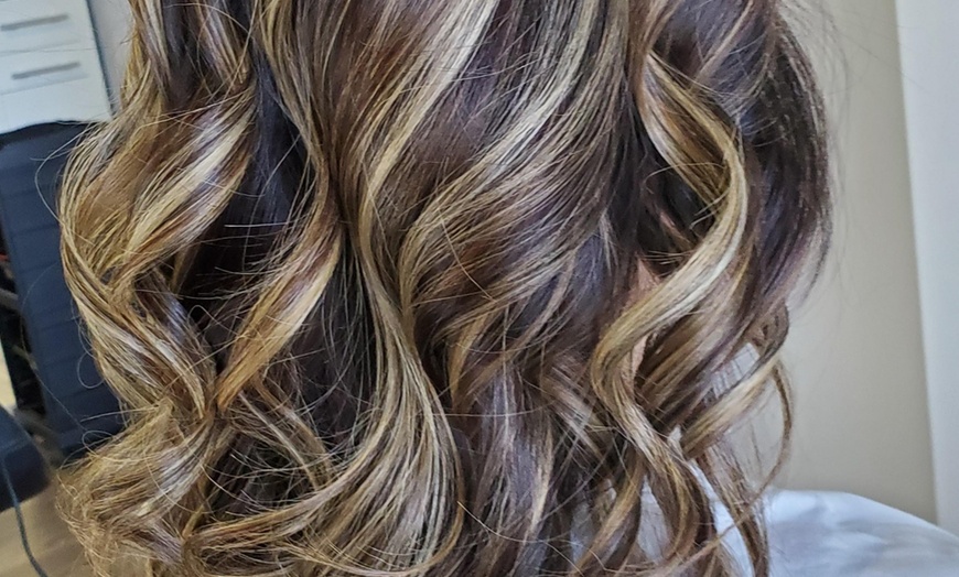 Image 4: Get Sleek Hair with Brazilian Blow Out Short Hair