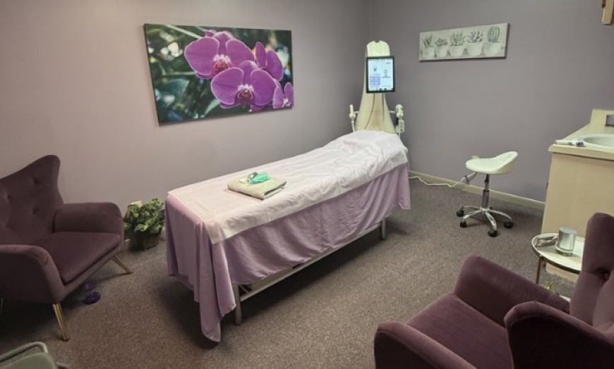 Image 5: Track Progress with 3D Body Scans and Body Sculpting Sessions