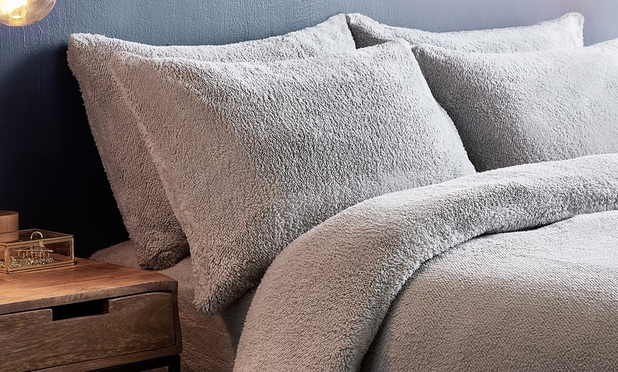 Image 1: Silentnight Cosy Teddy Fleece Bedding