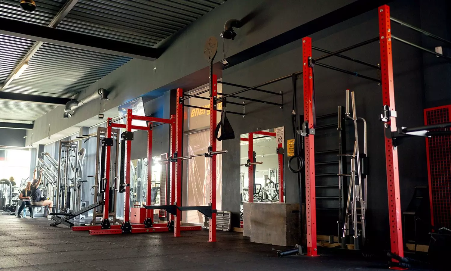 Dołącz do świata fitness z karnetem open: siłownia, cross i więcej