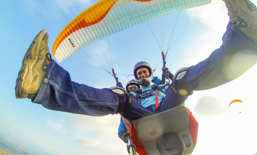 Image 4: Vuelo en parapente de 30 minutos con monitor experto para 1 persona