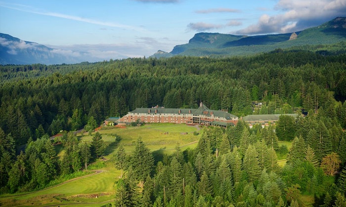 Sprawling Lodge Overlooking Columbia River