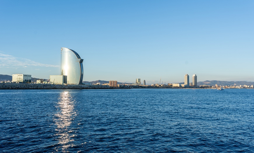 Image 6: Paseo en barco diurno o al atardecer para 1, 2 o 4 personas