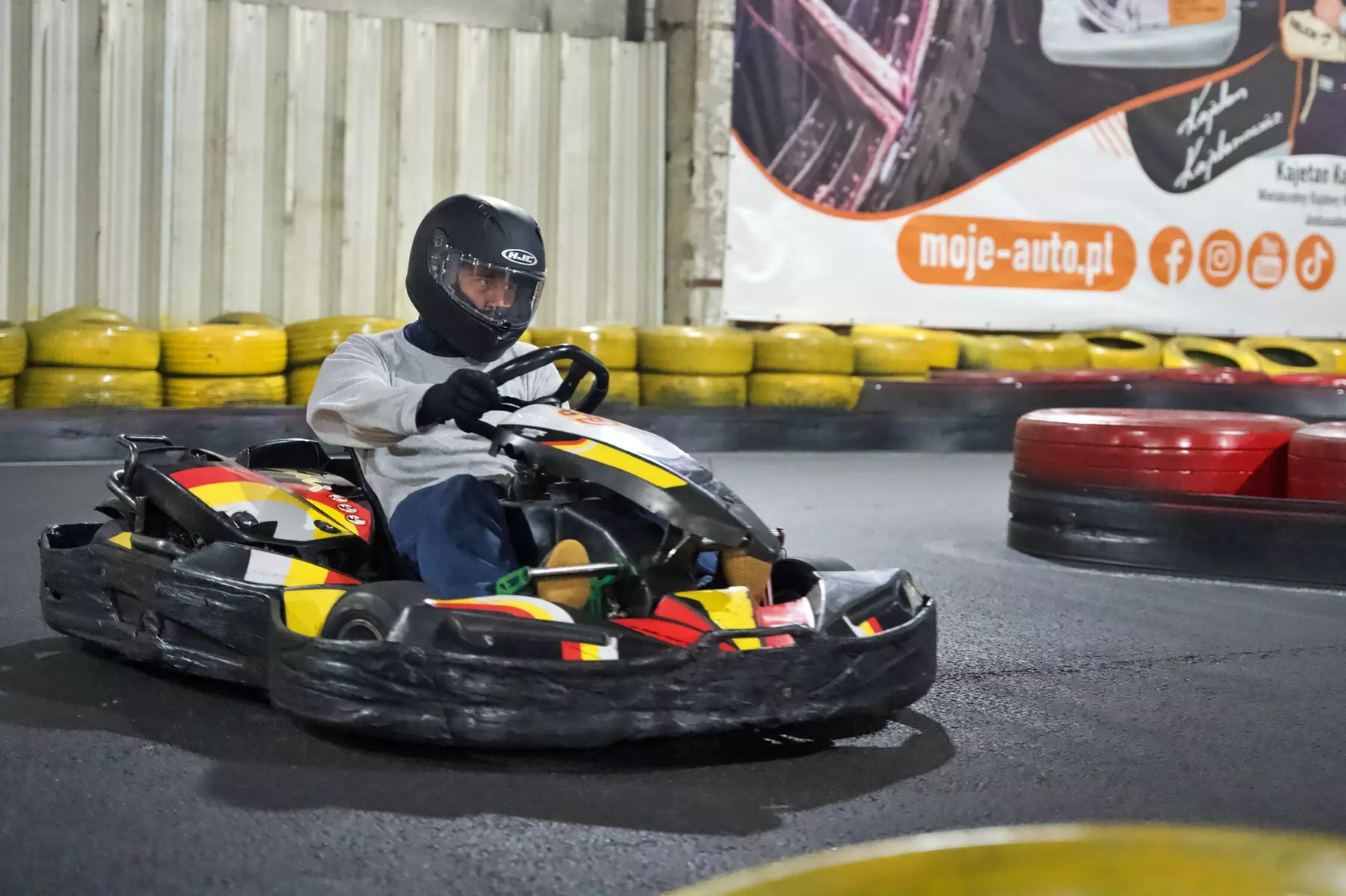 Poczuj prędkość, przeżyj emocje! Gokarty na profesjonalnym torze