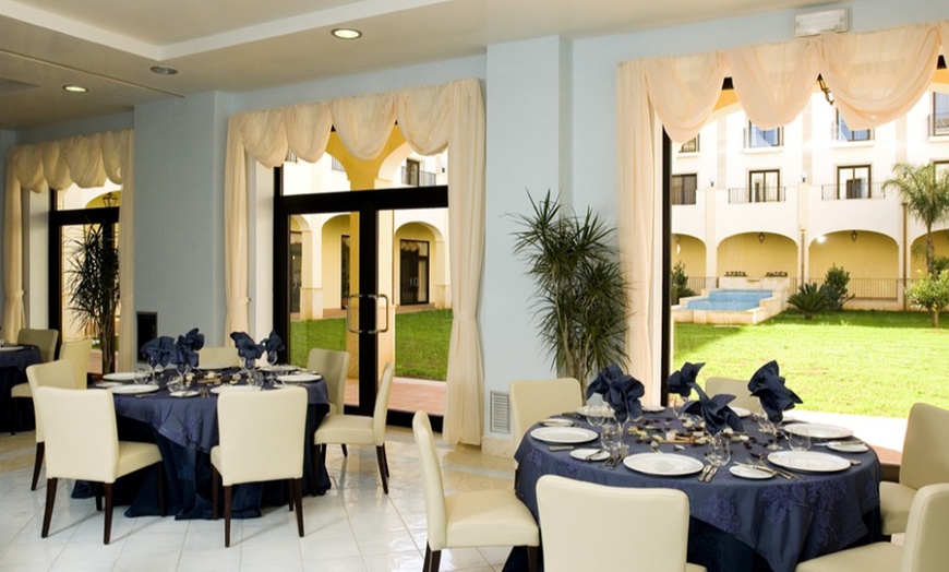 Image 12: Mazara del Vallo 4*: camera con colazione o mezza pensione