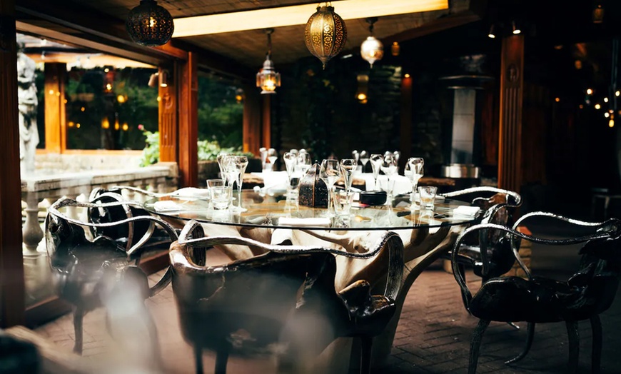 Image 30: Oxfordshire: An Overnight 5* Stay w/ Dinner and Champagne 