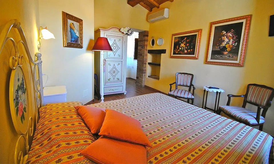 Todi, Perugia: soggiorno in camera Superior con colazione e cena