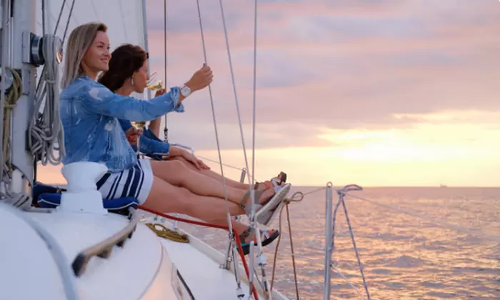 Paseo en barco con deliciosa barbacoa a bordo para hasta 12 personas