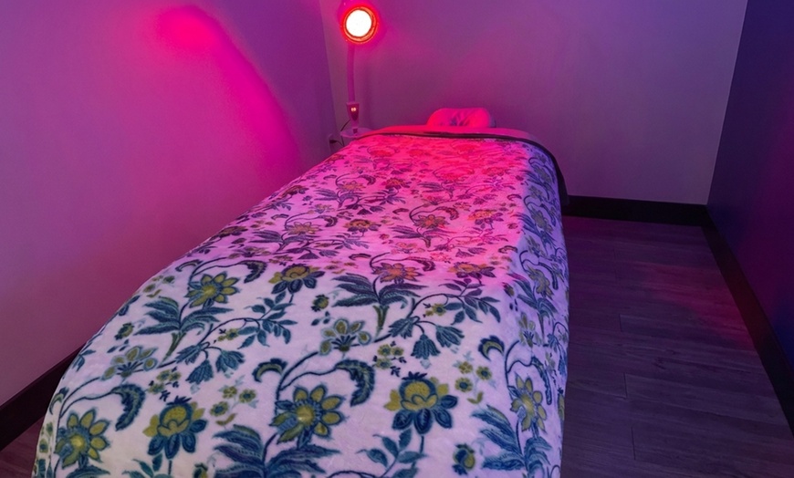 Image 3: Relax with Professional 60/90/120-minute Combination Massage Sessions