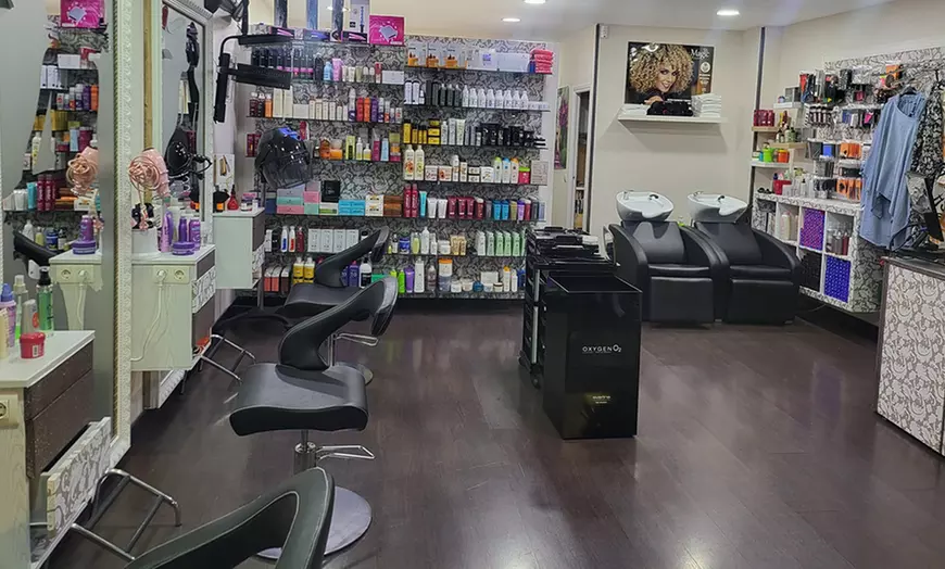 Image 16: Sesión de peluquería con masaje, corte y tratamientos extra a elegir