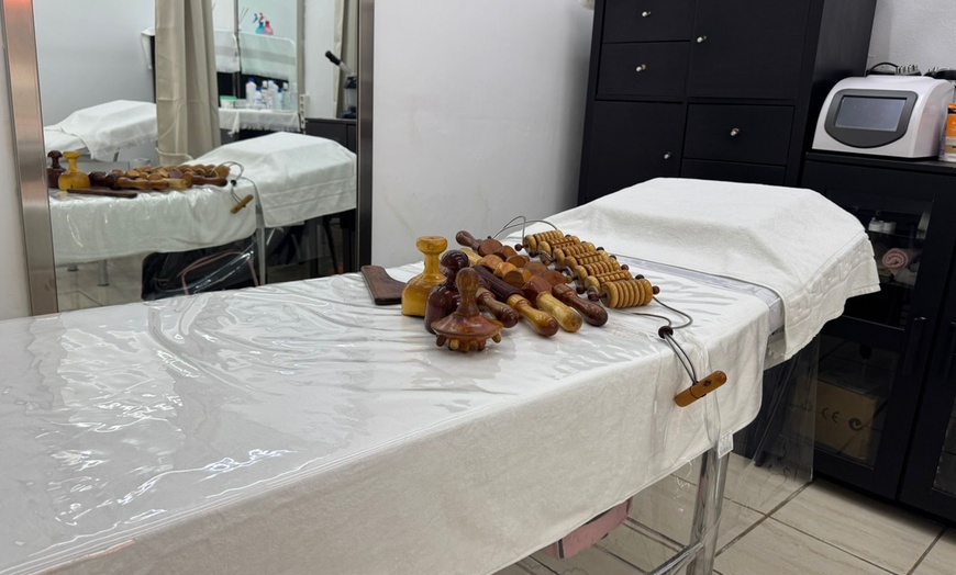 Image 4: Masaje relajante o drenante linfático de 30, 45 o 60 minutos