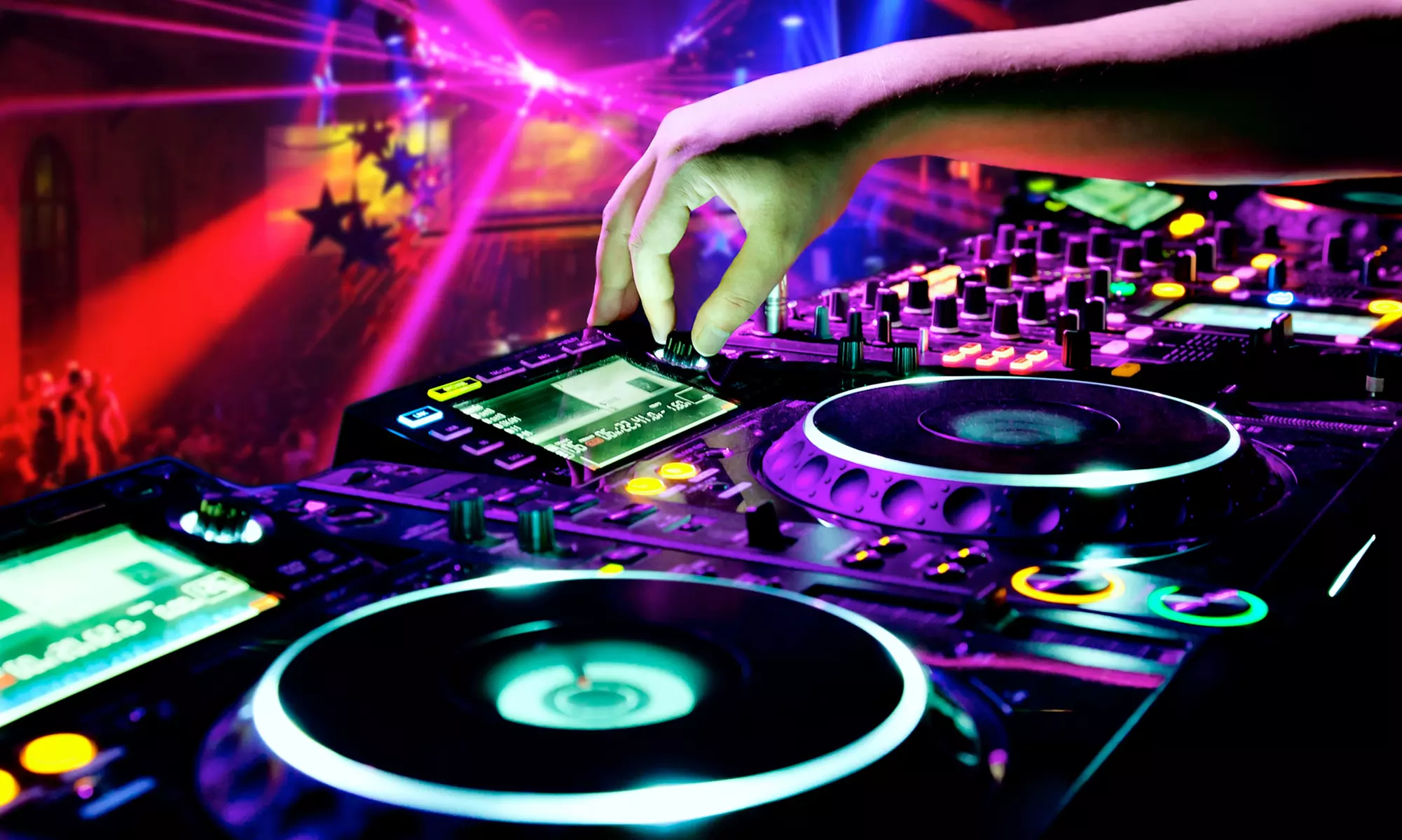 Tot 50% korting op Privéles DJ-ing of Producing bij Dutch DJ World - Primary Image