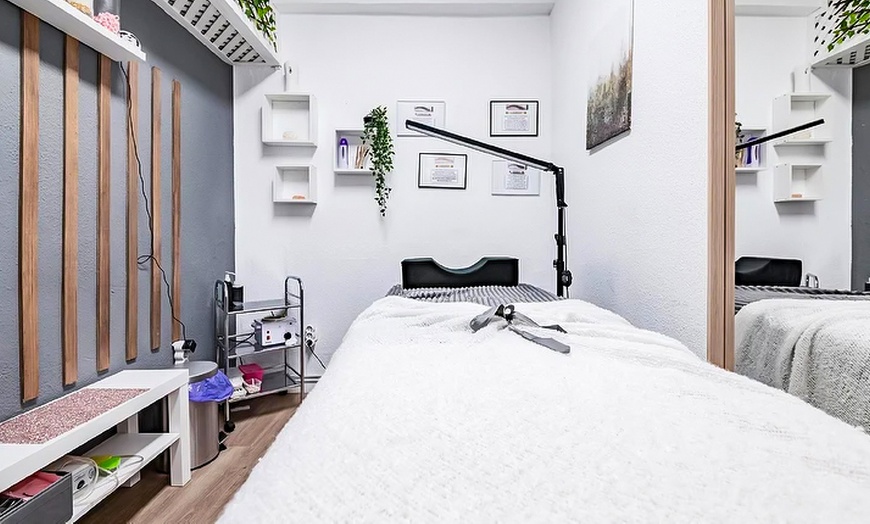 Image 3: 1 o 2 sesiones de microlifting facial de vitaminas con dermapen para 1