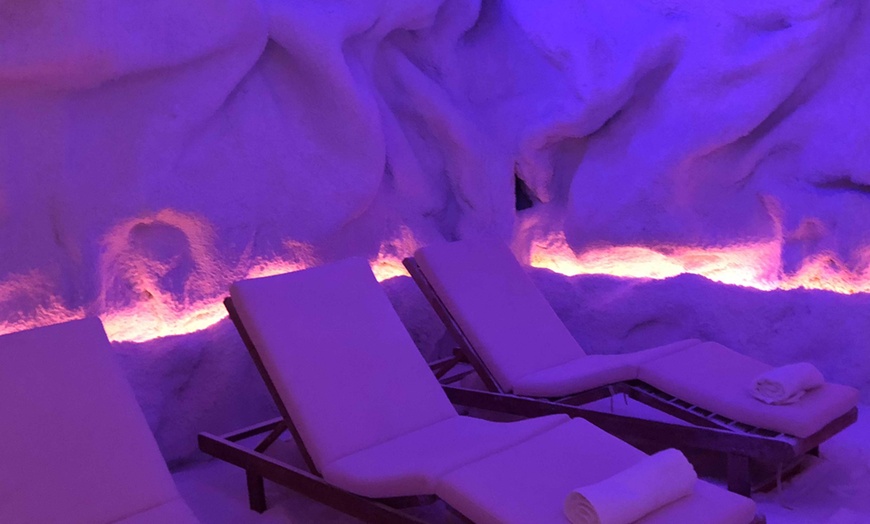 Image 11: 1 o 3 sesiones de haloterapia en cueva de sal para niños o adultos