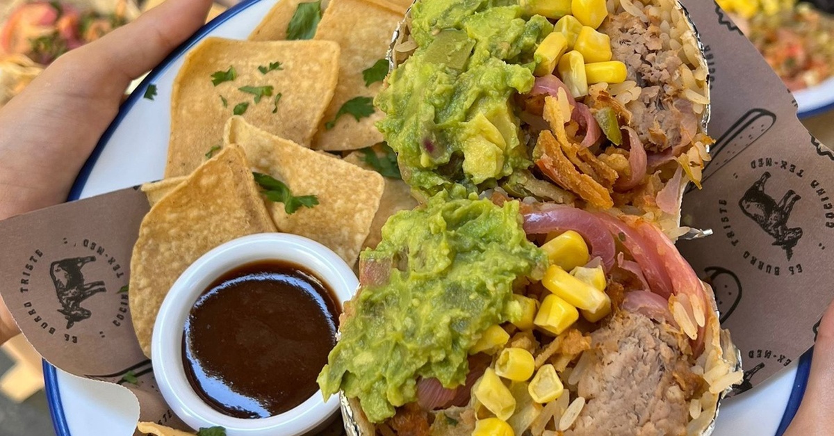 Menú de burritos con nachos y bebidas en Almería
