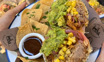 Para 2 personas: menú de burritos con nachos Classic, 2 burritos y 2 bebidas - El Burro Triste