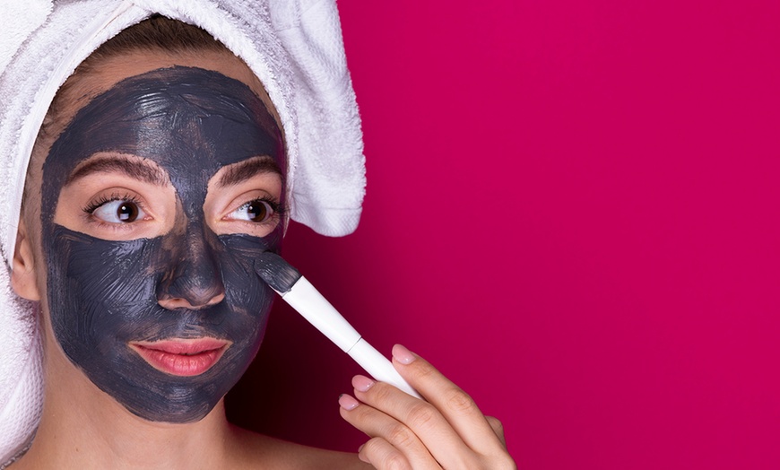 Image 1: 1 o 2 sesiones de tratamiento Hollywood peeling con mascarilla para 1 