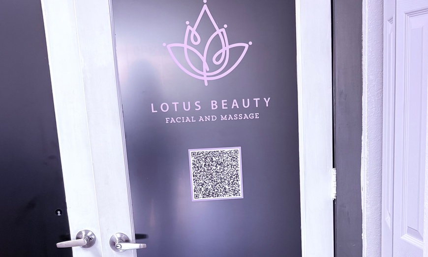 Image 5: One 60-Min Swedish, Deep Tissue or Lymphatic Drainage Massage 