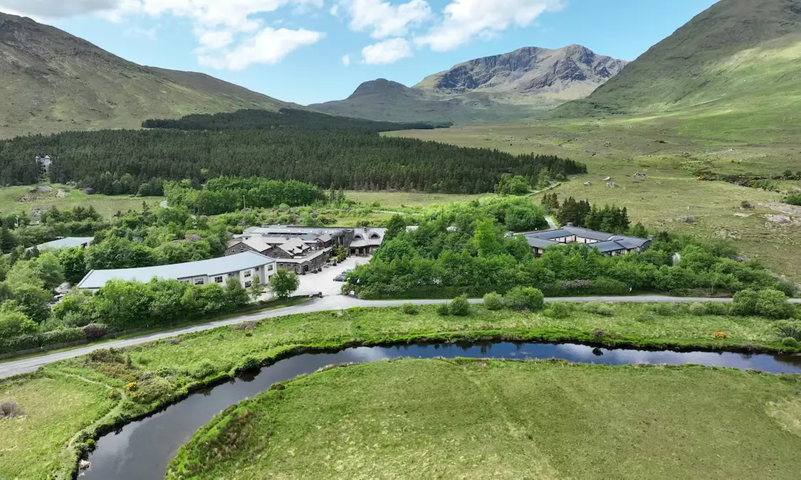 Galway: 1 Bedroom Suite Room with Breakfast & More