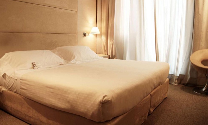 Image 13: Verona 4*: camera Queen Standard con colazione, Spa e room service