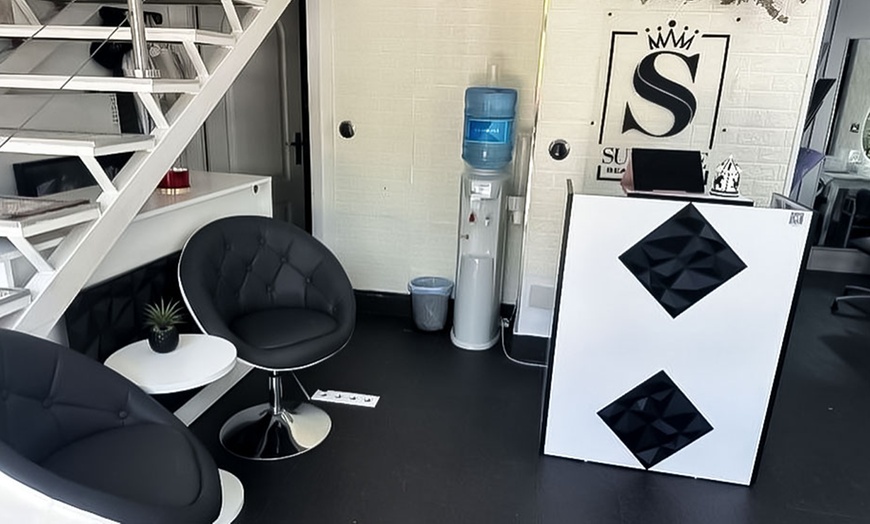 Image 10: Pestañas y cejas definidas con lifting, tinte o laminado