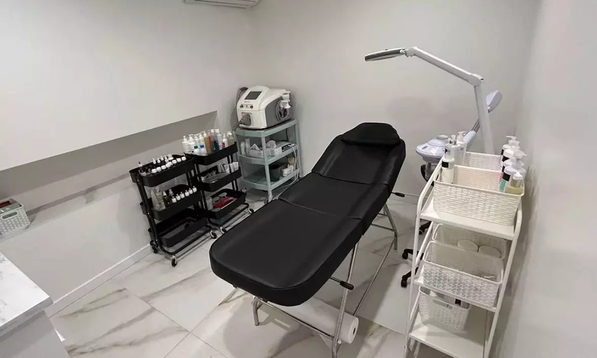 Tratamiento de arrugas de expresión del tercio superior con extras