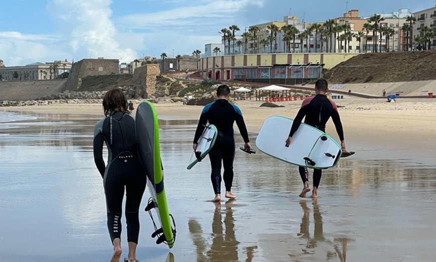 Image 5: Clases de surf de 2 horas en grupos reducidos para 1 o 2 personas