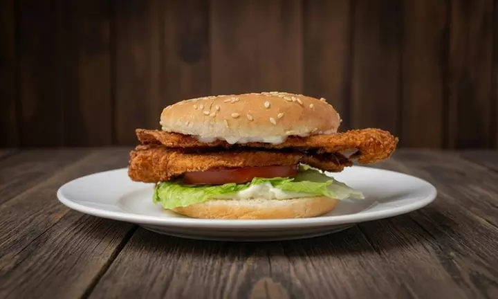 Combo de burgers con patatas y bebida take away para 2 o 4 personas