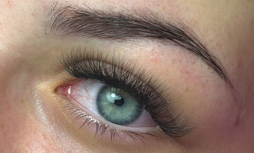 Image 5: Light-Volumen-Wimpernverlängerung für 1 Person